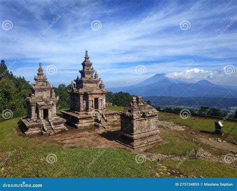 Il Candi Gedong Songo: Un Complesso Artigianale di Templi Hindu nascosti tra le Montagne!