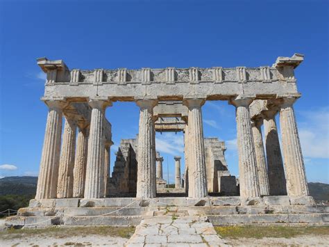 Il Tempio di Guangshengsi: Un Gioiello Architettonico Incorniciato da Una Storia Secolare!