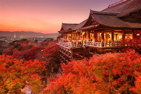 Il Tempio di Kiyomizu: Un Santuario Storico con Vista Panoramica su Kyoto!