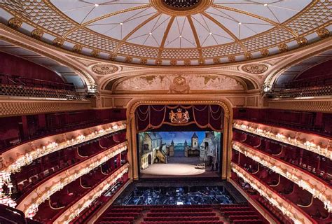 Il Teatro Royal di Reading: Un gioiello architettonico con un passato movimentato!